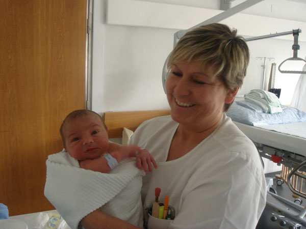 987 Jonas mit Hebamme Frau Fankhauser