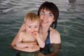 903 Jonas mit Mami Sabrina im Babyschwimmen